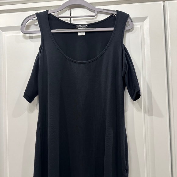 boston proper Tops - Boston‎ proper cold shoulder top-size med